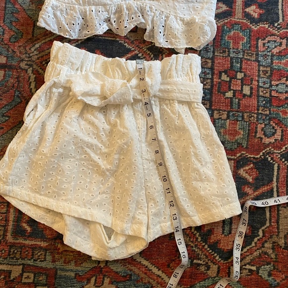 White eyelet embroidery ruffle top and shorts set - Picture 6 of 7